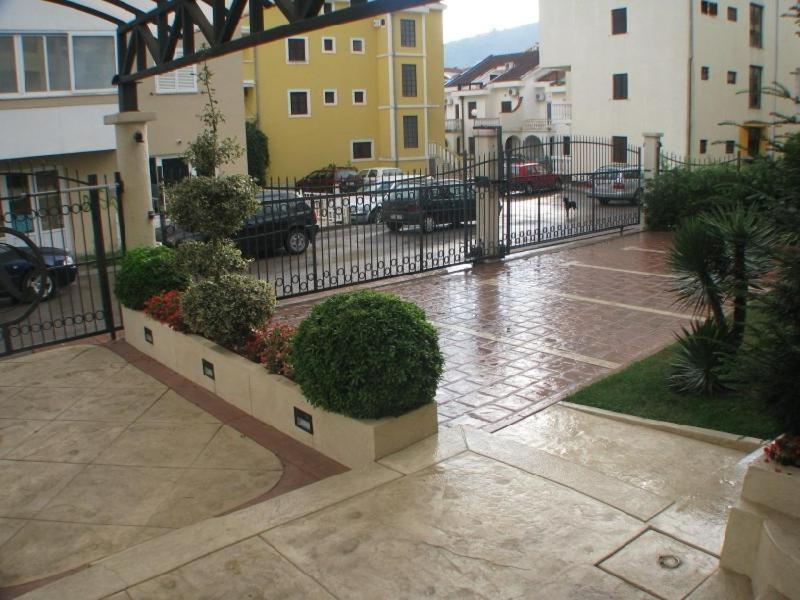 Apartmani Mirenza Budva Luaran gambar